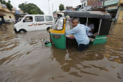 جان‌باختن بیش از ۱۵۰ تن بر اثر بارش باران‌های موسمی و جاری‌شدن سیلاب در مناطق مختلف هند
