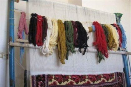 راه‌اندازی کارگاه قالین‌بافی توسط دختران و زنان بازمانده از تحصیل در استان جوزجان