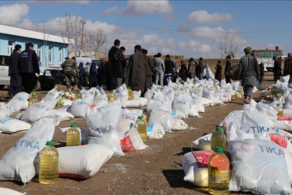 کمک به بیش از یک هزار خانواده‌ی نیازمند و سیلاب‌زده در استان‌های ارزگان و غزنی