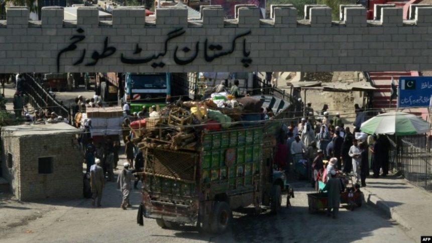 گروه طالبان از بازگشایی دوباره‌ی گذرگاه تورخم خبر دادند