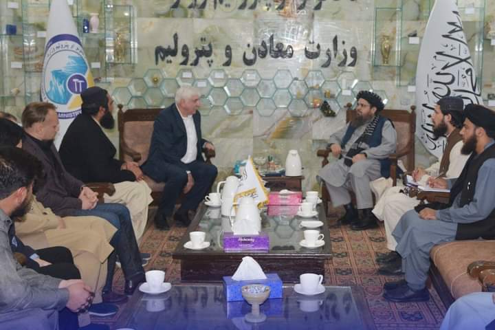 سرپرست وزارت معادن و پترولیم طالبان با سرمایه‌گذاران روسی، چینی و افغانستانی درباره‌ی موضوعات گوناگون گفت‌و‌گو کردند