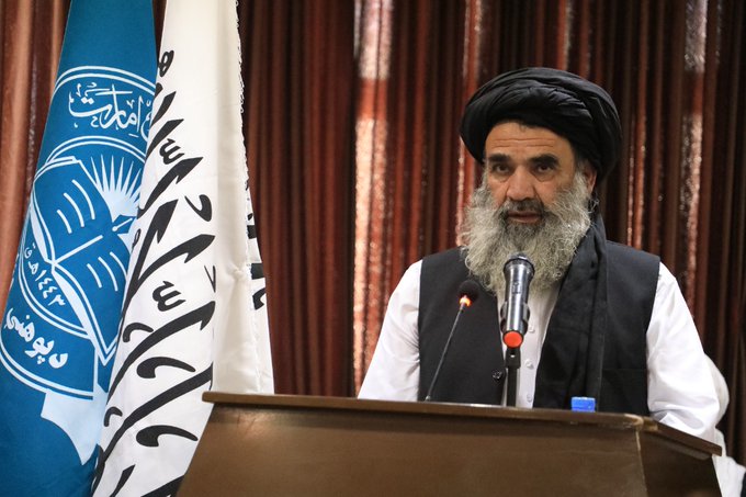 وزیر معارف طالبان: در بخش تقویت «مراکز آموزشی عصری» در افغانستان کار می‌کنیم